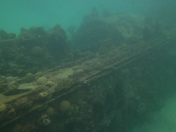 Fazendo snorkel em naufrágio nas águas rasas de Carlisle Bay, perto de Bridgetown, capital de Barbados
